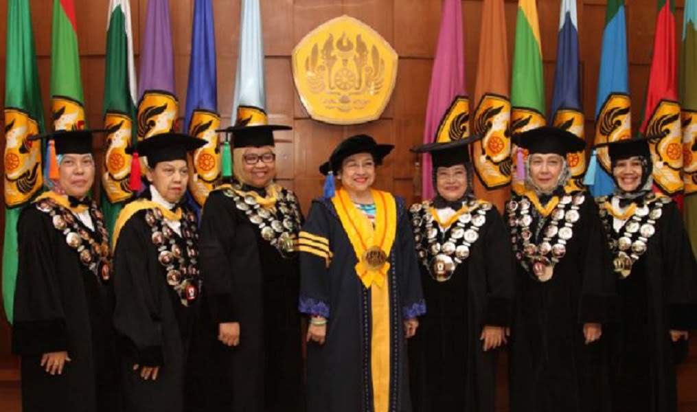 FOTO: PDI Perjuangan Jawa Barat di Acara Penganugerahan Gelar Doctor Hj. Megawati SoekarnoPutri