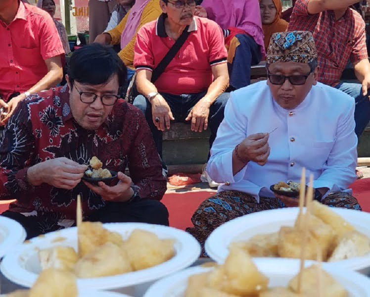 Di Dampingi Ketua DPD PDI-Perjuangan Jabar, Hasto Kunjungi Cirebon