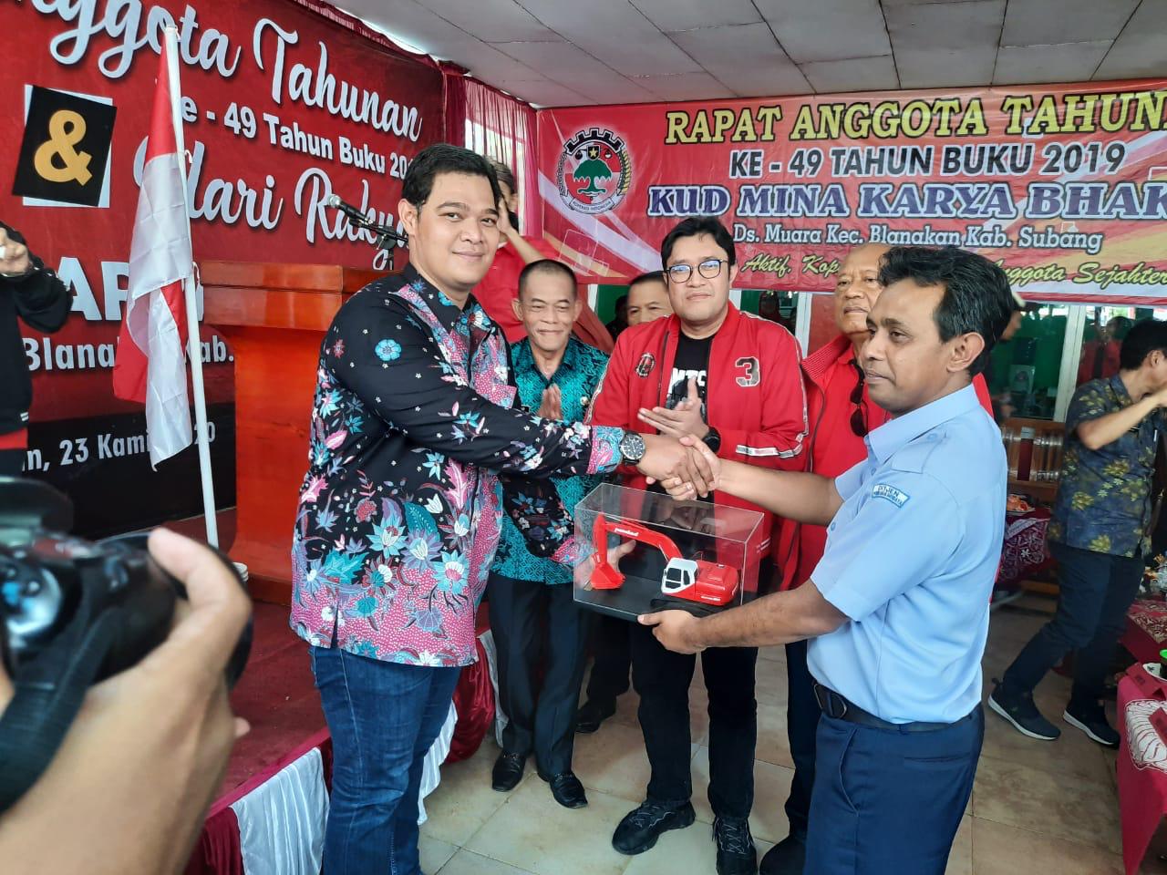 Kunjungi Kampung Nelayan Blanakan, Ono Surono Serahkan Aspirasi Eskavator