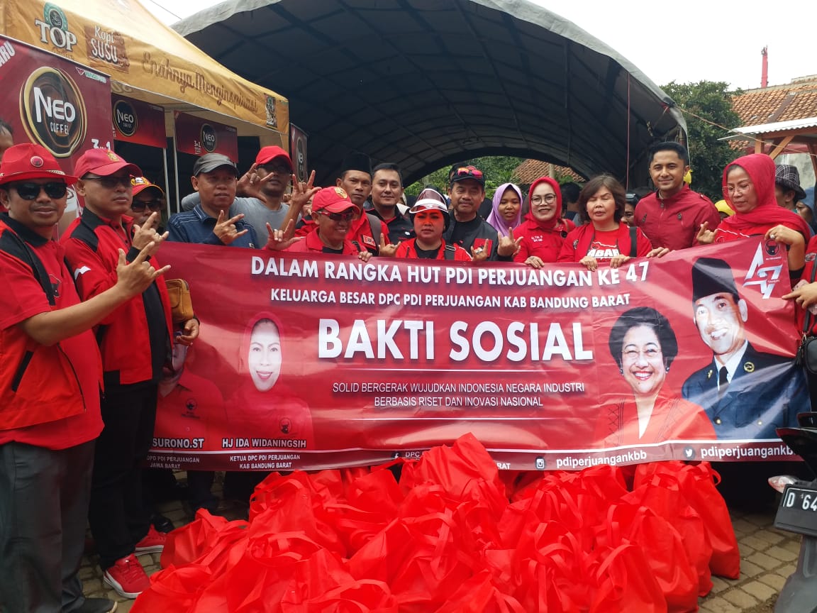 Jajaran PDI Perjuangan Jabar dan Wabup KBB Hengky Kurniawan Sambangi Lokasi Banjir di Ngamprah