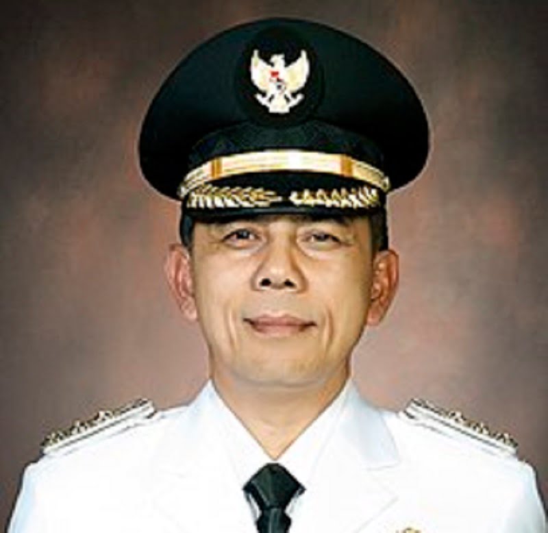 Walikota Cimahi lr. H. Ajay M Priatna MM Bagikan Sembako Kepada Warga Masyarakat Kurang Mampu