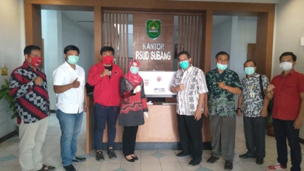 Bantu Tangani Korona, Ineu Purwadewi Sumbang Perlengkapan Medis ke RSUD Subang