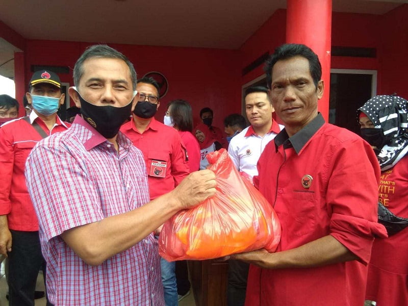 Program Sejuli PDI Perjuangan, DPC PDI Perjuangan Kota Cimahi Bagikan 988 Paket Sembako
