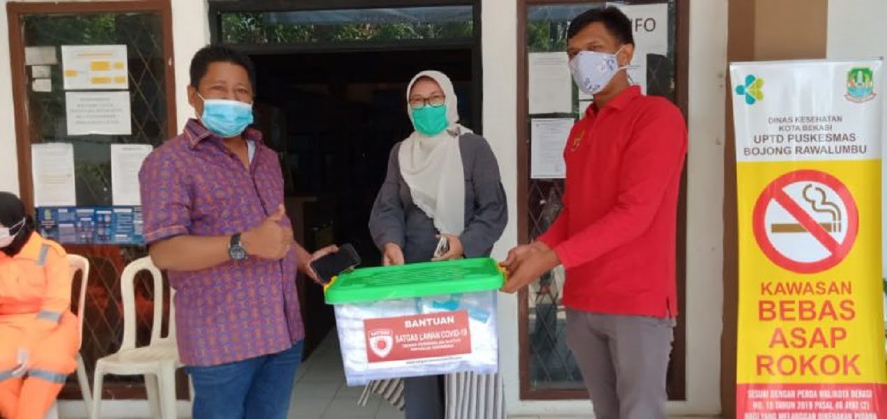 Satgas Lawan Covid-19 Jawa Barat Beri Bantuan APD Pada Puskemas Bojong Rawalumbu