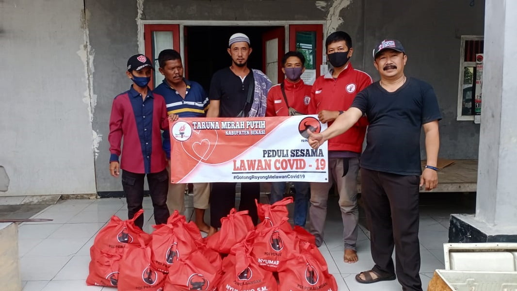 Taruna Merah Putih Kabupaten Bekasi, bagikan 1.000 paket sembako ke warga masyarakat