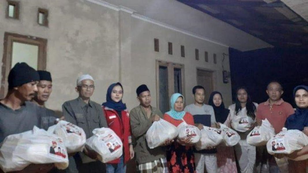 Pembagian Ratusan Paket Sembako TMP Ciamis Bikin Warga Terharu