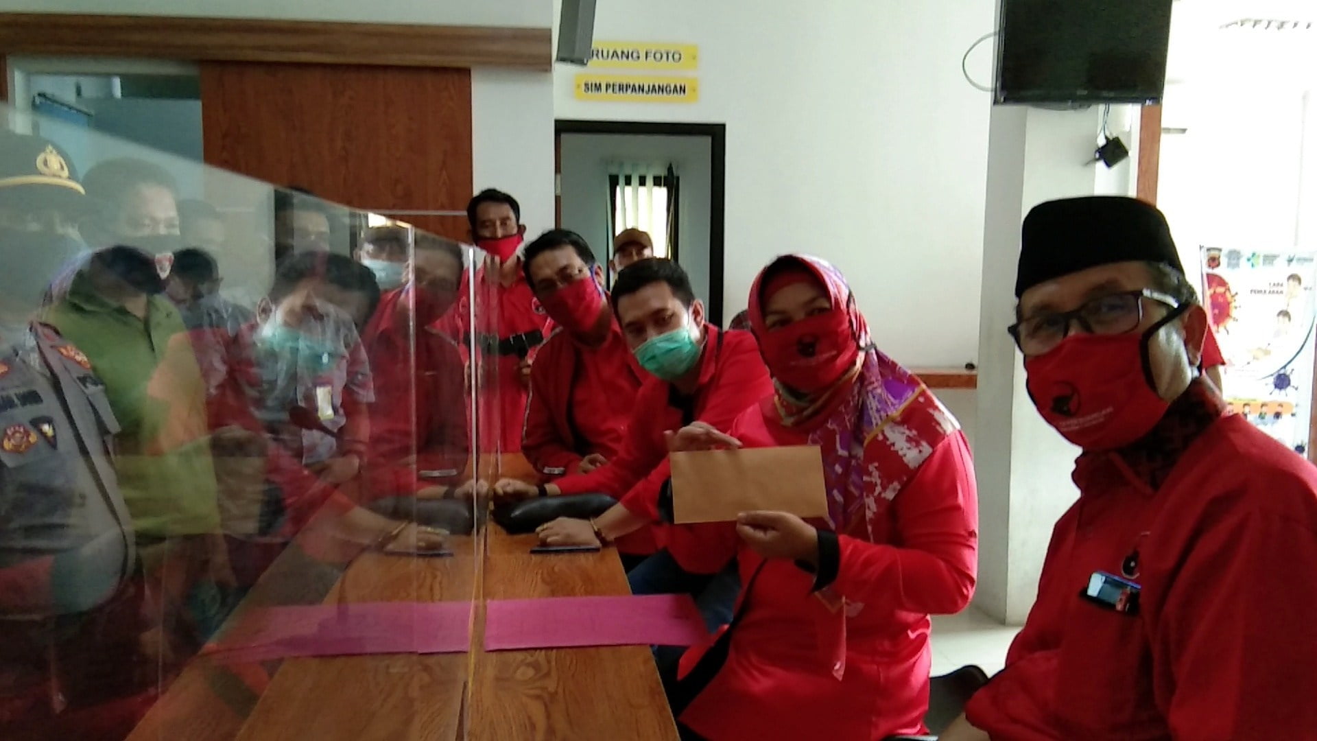 DPC PDI Perjuangan Kabupaten Cirebon Laporkan Pelaku Pembakaran Bendera ke Polresta Cirebon