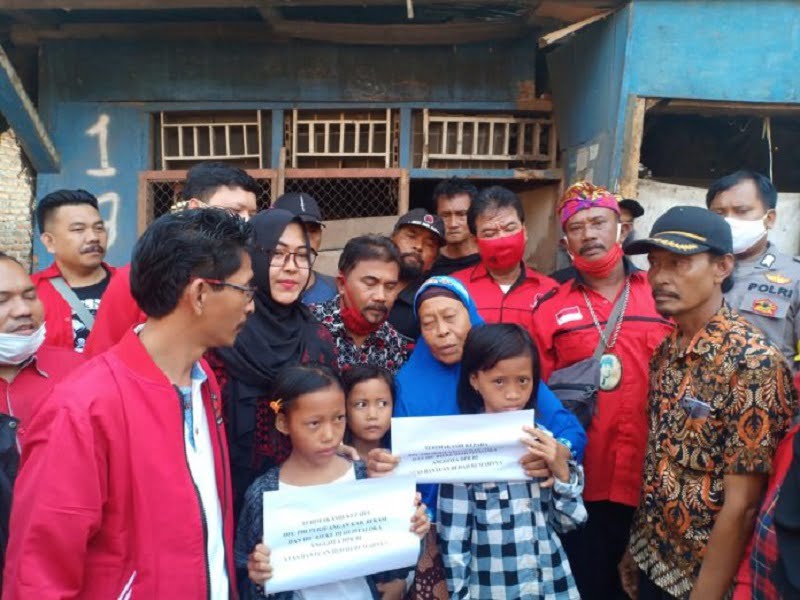 Aksi Nyata… Ini Alasan PDI Perjuangan Kabupaten Bekasi Bedah Rumah Nenek Nemah