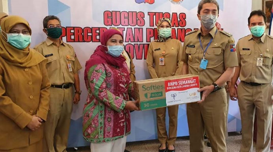 Diah Pitaloka Salurkan 12 Ribu Masker Bedah untuk Kota Bogor
