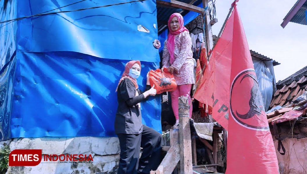 BMI Jabar Door to Door Bagikan Sembako pada Warga Terdampak Covid-19