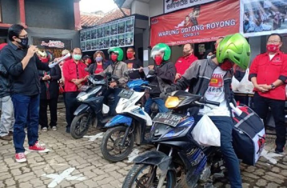 Ono Surono Ketua PDI Perjuangan Jabar Resmikan Warung Gotong Royong di Baleendah