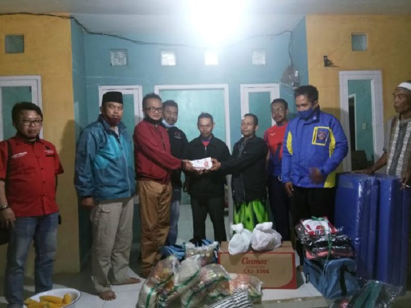Kompak Ketua DPC PDI Perjuangan Garut, Dinas Sosial dan Anggota DPRD Dapil 4 Bantu Korban Kebakaran