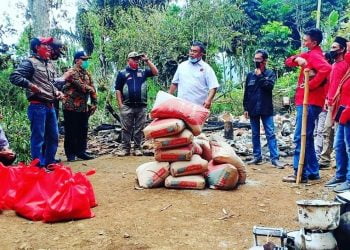 Berikan Bantuan, DPC PDI PerJuangan Garut Kunjungi Korban Kebakaran
