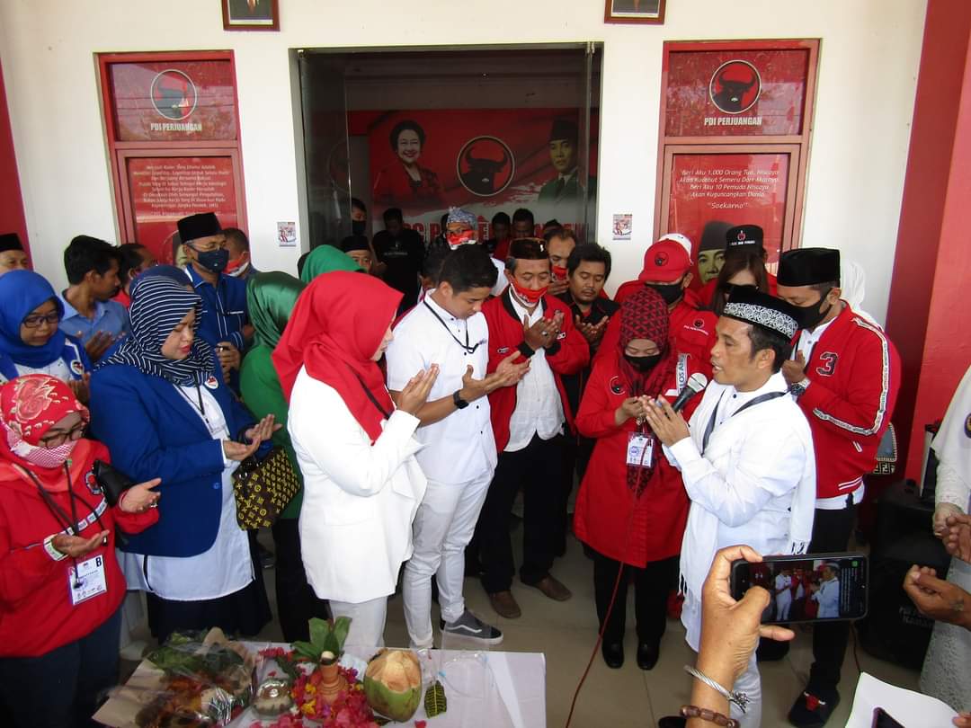 Sederhana, Mendaftar ke KPU Paslon Yesi – Adly Didampingi Ustad Maulana