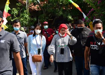 Blusukan ke Gang Sempit, Nina Agustina Kunjungi Posko Relawan dan Sapa Warga Jatibarang