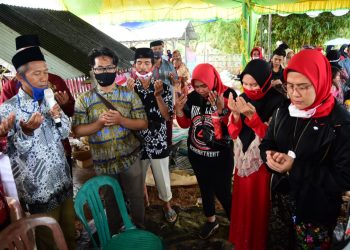 Berkeliling Sekitar Kediaman, Warga Berharap Nina Jadi Bupati