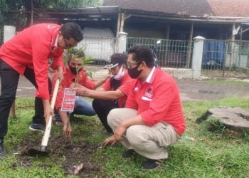 HUT ke-48, PDI Perjuangan Kiaracondong Laksanakan Penanaman Pohon