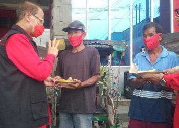 Rayakan HUT ke-48, PDIP Majalengka Bagi-bagi Tumpeng kepada Tukang Becak