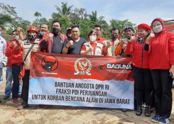 Fraksi PDI Perjuangan DPR RI Berikan Bantuan Logistik Untuk Korban Tanah Amblas