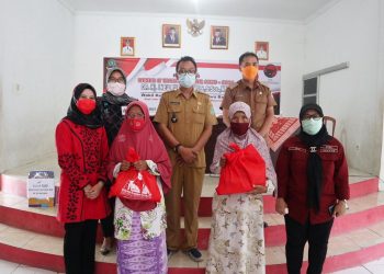 Wakil Ketua DPRD Jawa Barat Berikan Bantuan Untuk Masyarakat Terdampak Banjir Desa Tegalaren