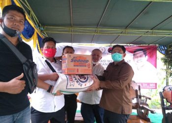 Abdy Yuhana Distribusikan Bantuan di Desa Sumber Wetan Majalengka