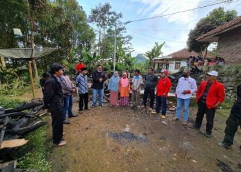 Respon Cepat Diperlihatkan DPC PDI Perjuangan Garut Bantu Kembali Korban Kebakaran