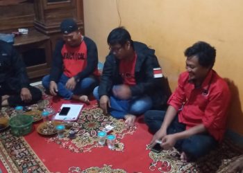 Wakabid Pemenangan Pemilu PDI Perjuangan Kota Cirebon Bakar Semangat Pengurus Ranting Argasunya
