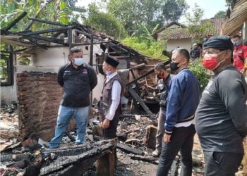 DPC PDI Perjuangan Garut Bantu Korban Kebakaran di Kecamatan Limbangan dan Bungbulang