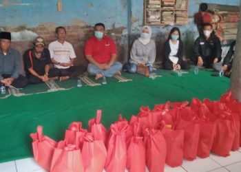 DPC PDI Perjuangan Garut Gotong Royong Renovasi Madrasah di Limbangan