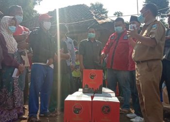 DPC PDI Perjuangan Garut Kunjungi Korban Kebakaran di Desa Karyajaya yang Menimpa 7 Keluarga