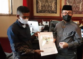 Bupati Cirebon Bantu Renovasi Rumah Kuli Bangunan yang Dipecat Sekuriti