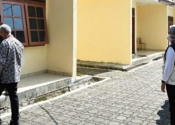 Bupati Nina Agustina Tinjau Tempat Isoman Bagi Anggota Polri dan Gerai Vaksin Presisi