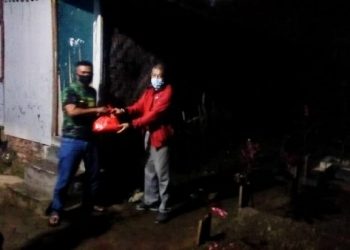Abah Deka Beri Bantuan Sembako, Prioritas Warga Terpapar dan Isoman