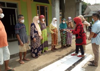 Momen Jumat Berkah Banteng Purwakarta Santuni Warga Terdampak PPKM
