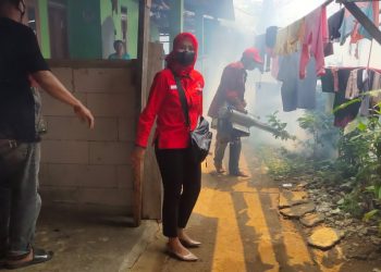 BMI dan Ketua Fraksi PDI Perjuangan Fogging Wilayah Tanah Sareal Bogor