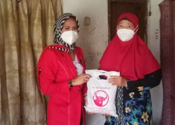 Hj Elis Ernawati Targetkan 1000 Paket Sembako Bagi Warga yang Isoman Serta Terdampak Pandemi Covid-19 di Dapil 3