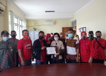 PDI Perjuangan Kabupaten Bogor Beri Penghargaan Pada Nakes Ciomas