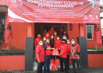 Ketut Sustiawan Serahkan Bantuan Paket Sembako Serta Cek dan Evaluasi Posko Darurat Covid-19 di DPC PDIP Kabupaten Sukabumi