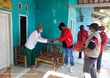 PDI Perjuangan Karawang Terus Bergerak Bantu Warga Isoman Di Dua Kecamatan