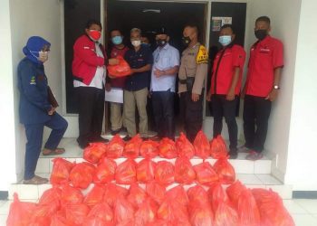 PPKM Diperpanjang , Natala Sumedha Bagikan Sembako Untuk Warga Isoman