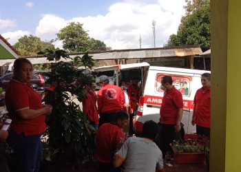 Gotong Royong DPC PDI Perjuangan Kota Sukabumi Bagikan Ratusan Paket Sembako Di Dua kecamatan