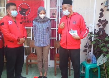 Melanjutkan Aksi Kemanusiaan, Yudi Sambangi Warga yang Isoman di Kecamatan Parungkuda dan Parakansalak