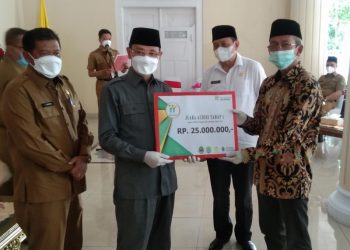Bupati Majalengka Berikan Hadiah Pada 2 Pondok Pesantren