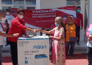 Vaksinasi di Regol, Dianna Wakil Sekretaris DPC PDIP Garut: Ini Bantu Pemerintah Capai Herd Immunity