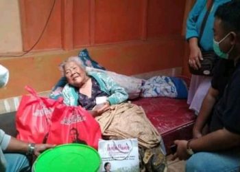 Anggota DPRD Garut Yudha Puja Turnawan Keliling Menyapa Janda Tua dan Lansia di Kota Kulon