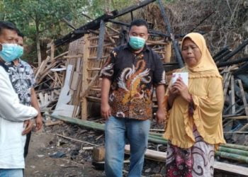 DPC PDIP Garut Bantu Korban Kebakaran di Kecamatan Selaawi