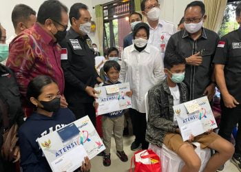 Risma Ajukan Bantuan Untuk Anak-anak Korban Pandemi