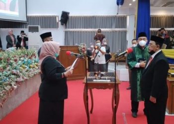 Solihin dari Fraksi PDI Perjuangan Garut Resmi di Lantik Gantikan Almarhum Drs Dudeh Ruhiyat