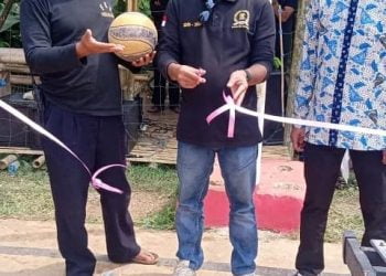 Ketua Komisi I DPRD Kabupaten Sukabumi, Paoji Nurjaman Secara Resmi Membuka Turnamen Bola Voli Semi Open di Jampang Tengah