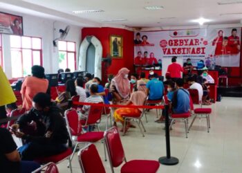 Peringati Hari Sumpah Pemuda , Banteng Karawang Gelar Vaksinasi Covid-19